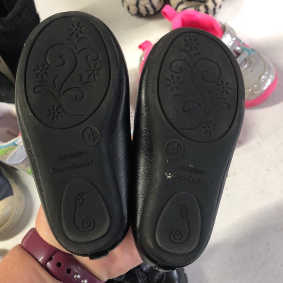 Shoe lot - Picture 8 of 8